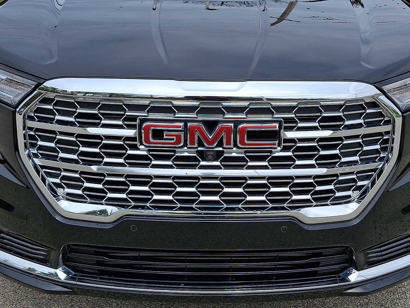 Used 2023 GMC Terrain Denali w/ Denali Premium Package image 9