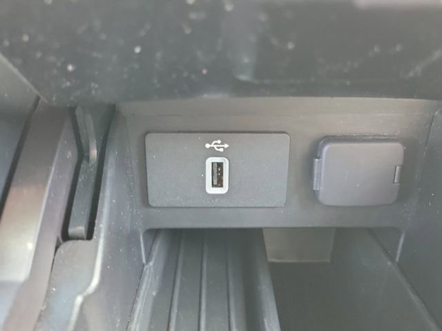 Used 2018 Ford Explorer XLT w/ Equipment Group 202A AWD/4WD image 32