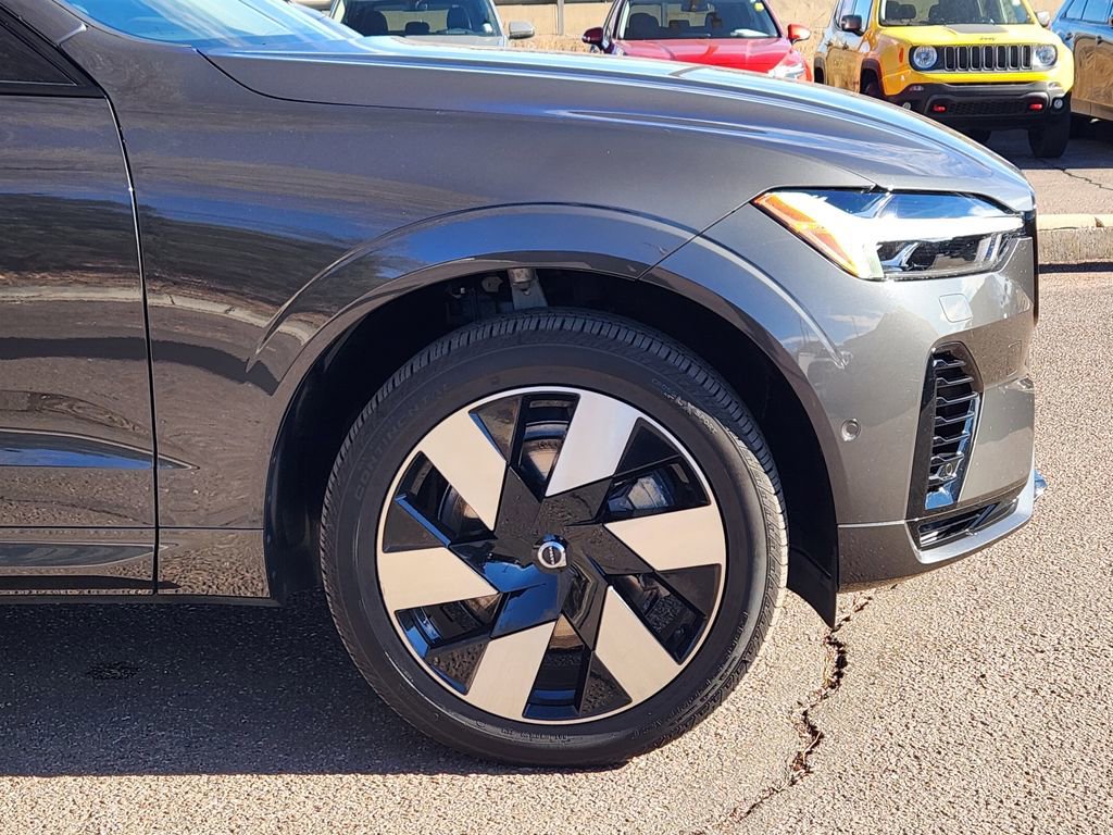 Used 2024 Volvo XC60 T8 Plus w/ Protection Package Premier image 28