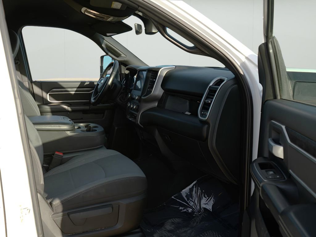 Used 2024 RAM 3500 Big Horn image 28