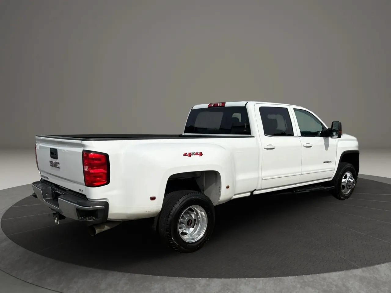 Used 2019 GMC Sierra 3500 SLE w/ SLE Preferred Package AWD/4WD image 5
