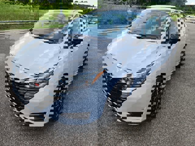 New 2025 Nissan Versa SR w/ Trunk Package image 1
