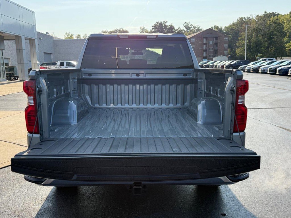 Used 2025 Chevrolet Silverado 1500 LT image 4