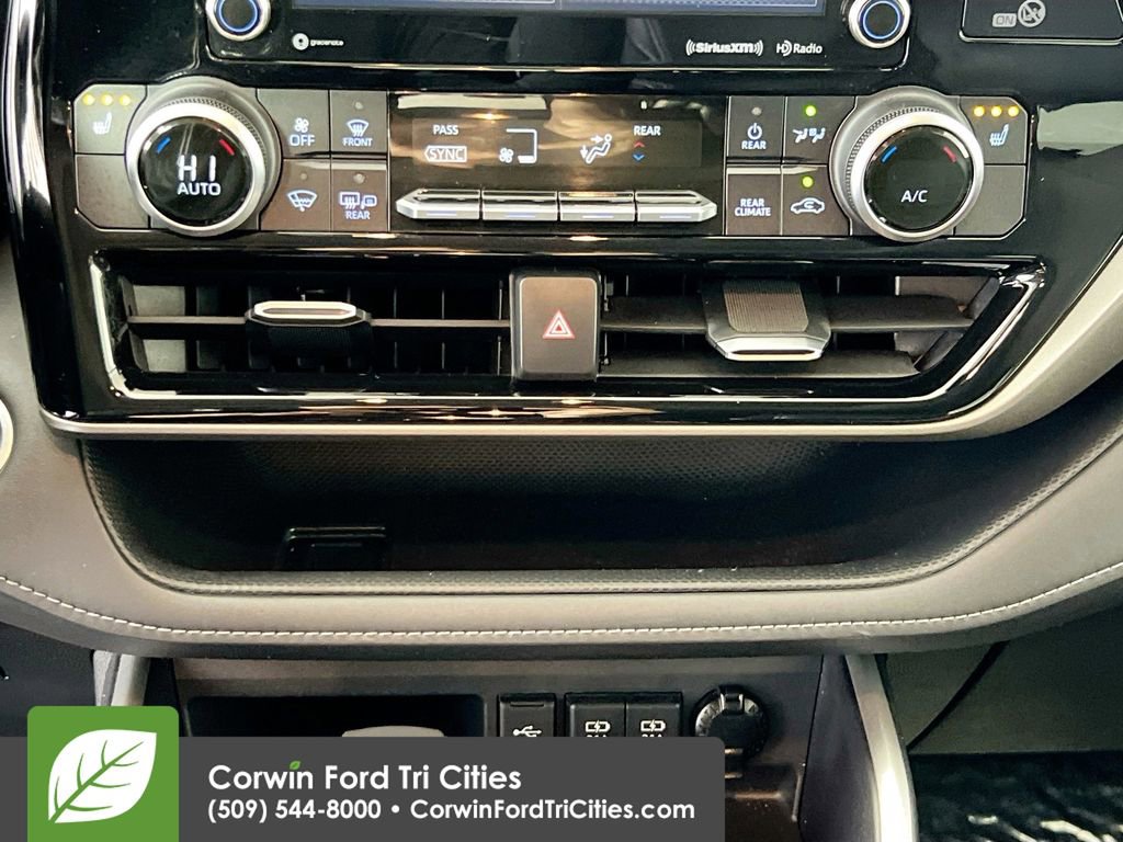 Used 2020 Toyota Highlander XLE AWD/4WD image 9