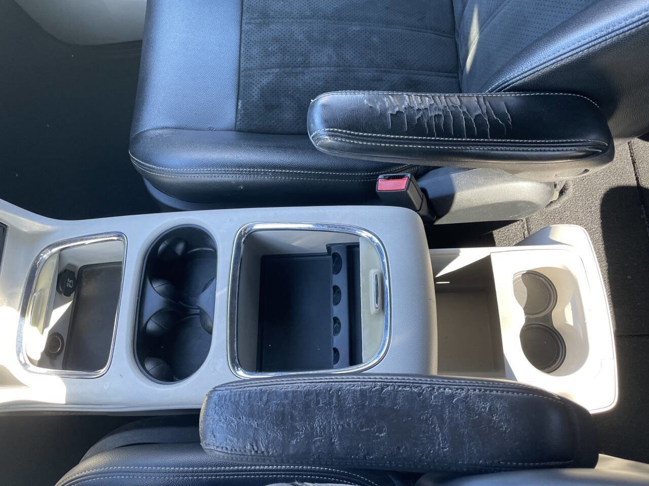 Used 2018 Dodge Grand Caravan SXT FWD image 25