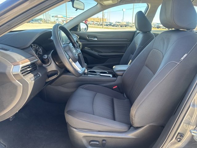 Used 2024 Nissan Altima 2.5 SV image 2