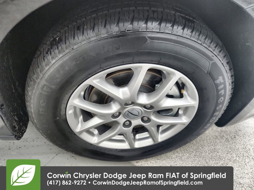 Certified 2024 Chrysler Pacifica Touring-L image 34