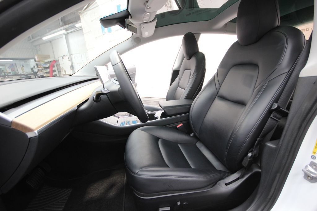 Used 2020 Tesla Model 3 Standard Range Plus RWD image 11