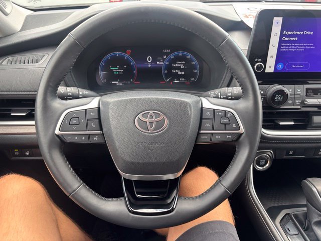 Used 2025 Toyota Grand Highlander AWD image 18