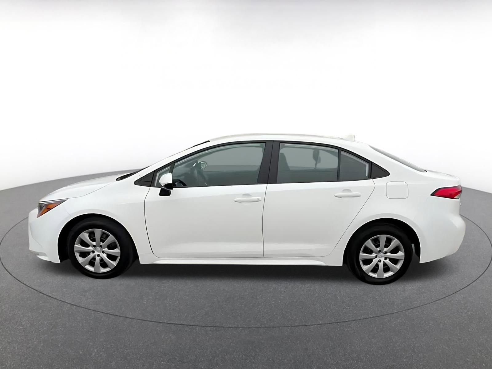 Used 2025 Toyota Corolla LE image 9