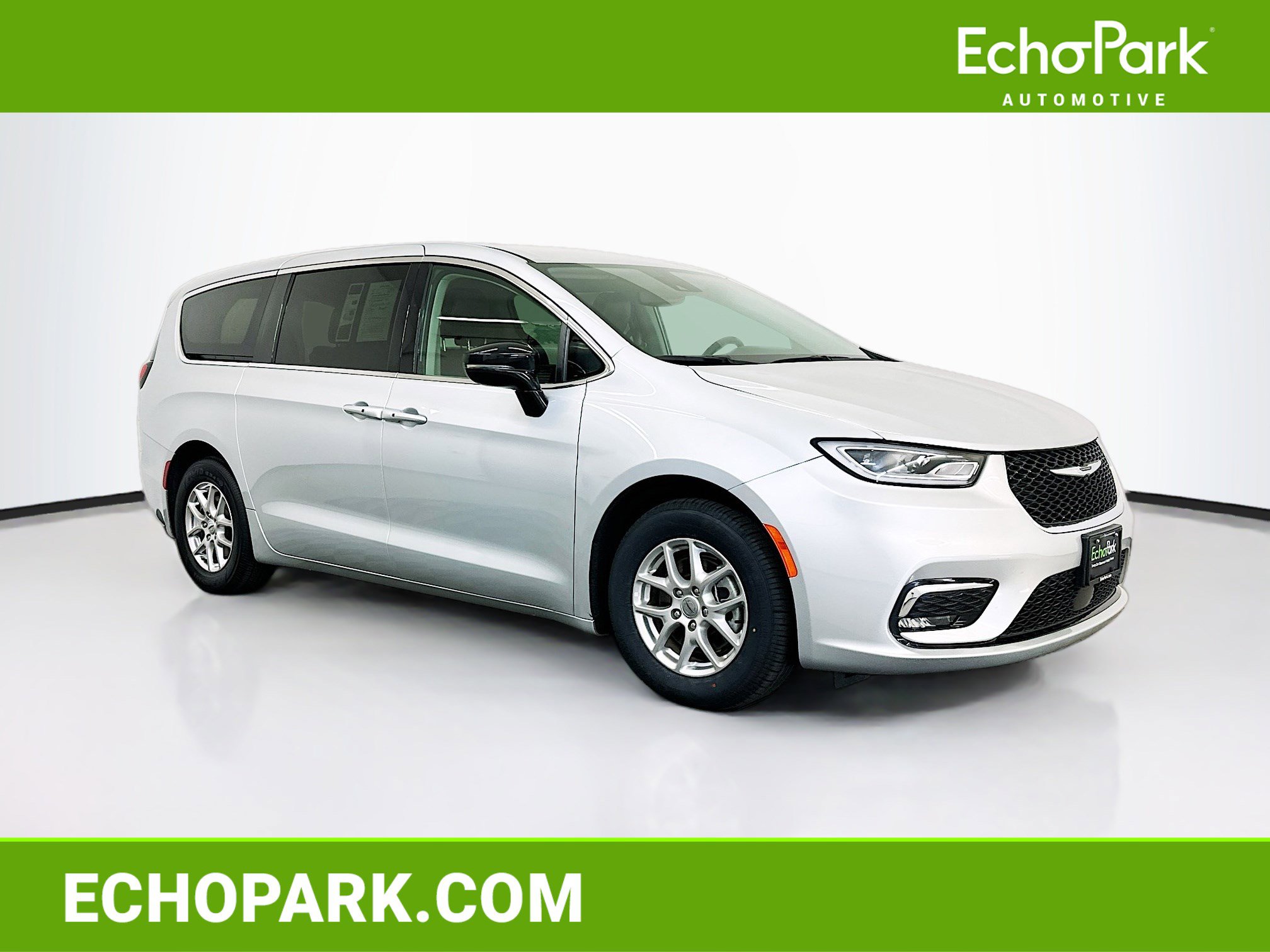 Used 2024 Chrysler Pacifica Touring-L image 1
