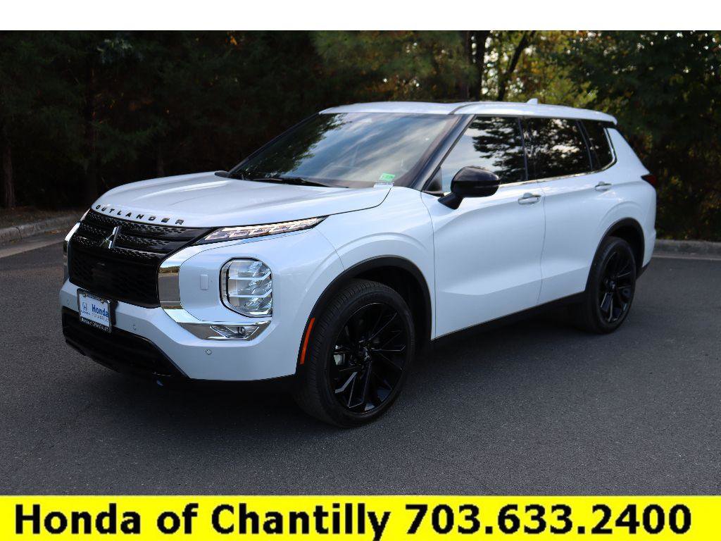 Used 2024 Mitsubishi Outlander SE Black Edition image 3