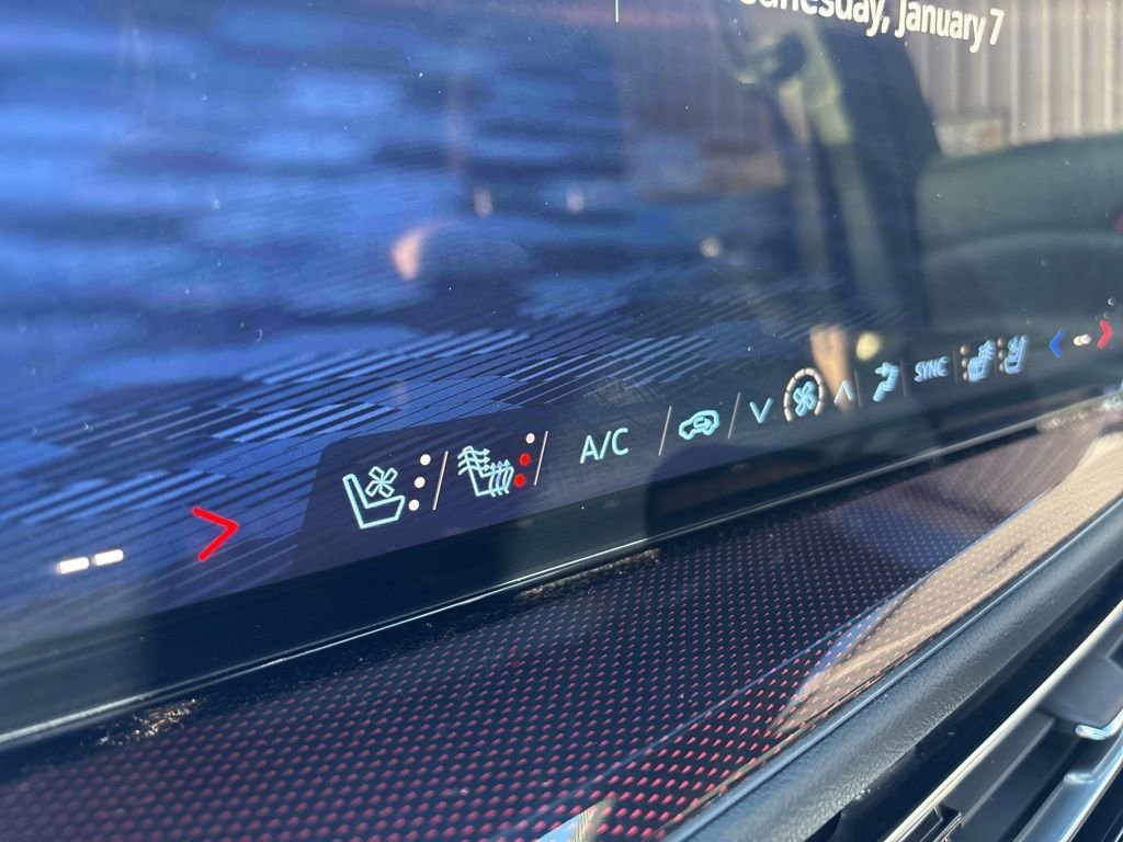 Used 2024 Chevrolet Traverse RS image 36