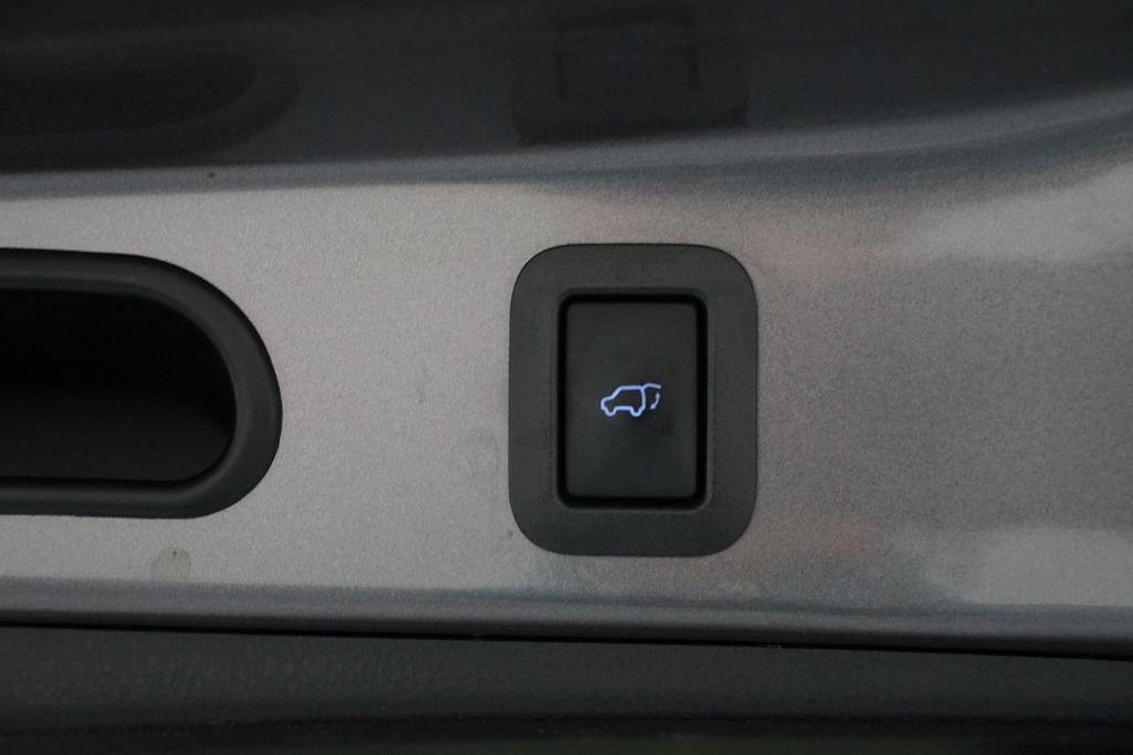 Used 2016 Toyota Highlander XLE FWD image 34