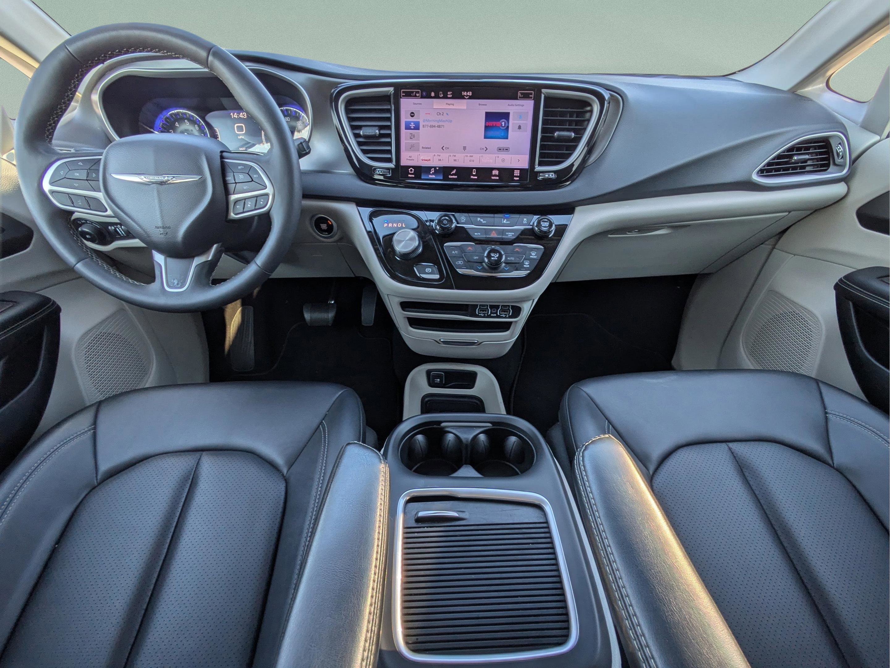 Used 2024 Chrysler Pacifica Touring-L FWD image 31