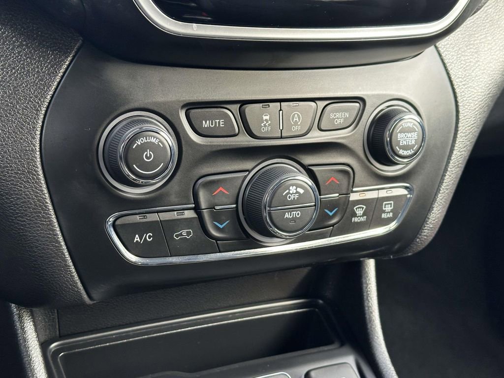 Used 2020 Jeep Cherokee Limited image 27