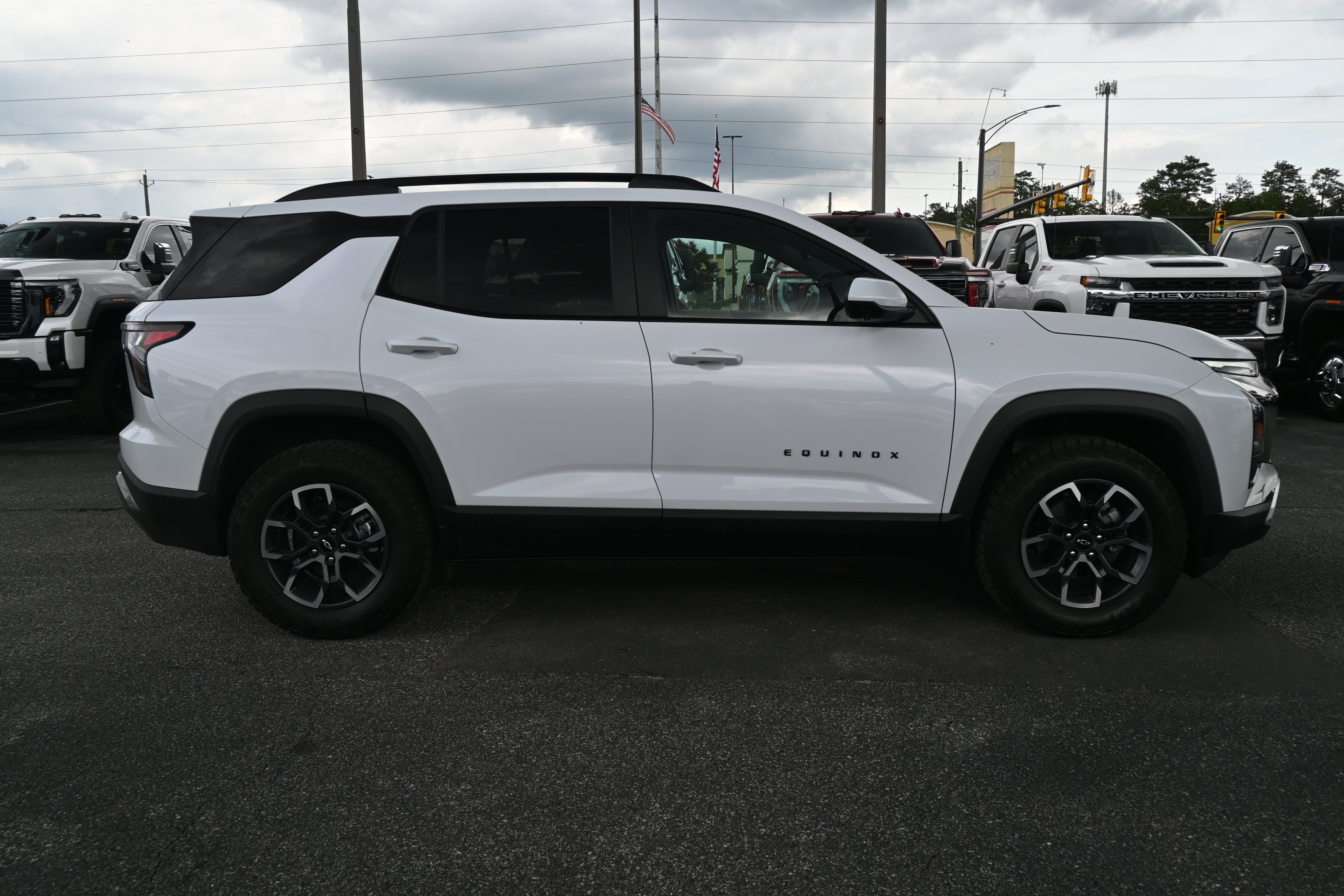 New 2026 Chevrolet Equinox ACTIV w/ Safety and Technology Package AWD/4WD image 11