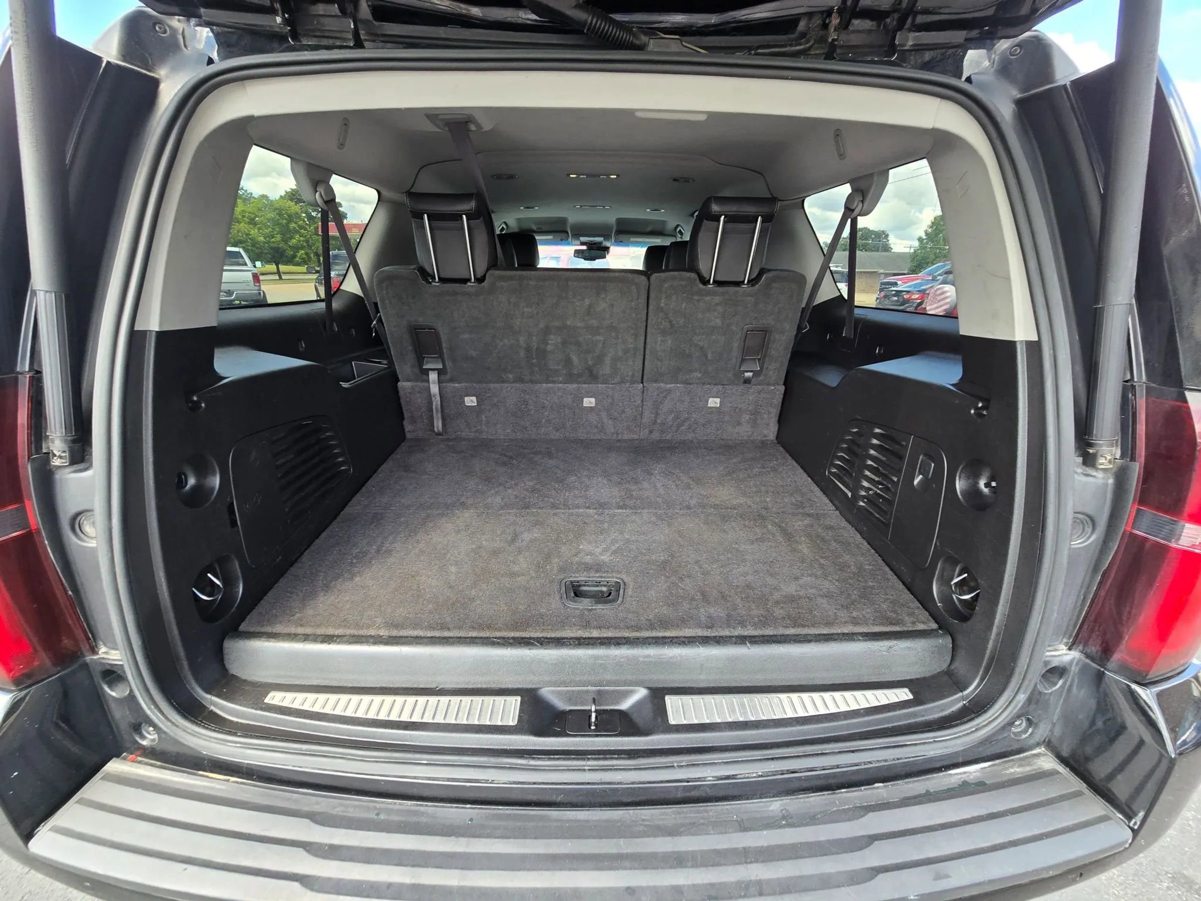 Used 2017 Chevrolet Suburban LT image 17