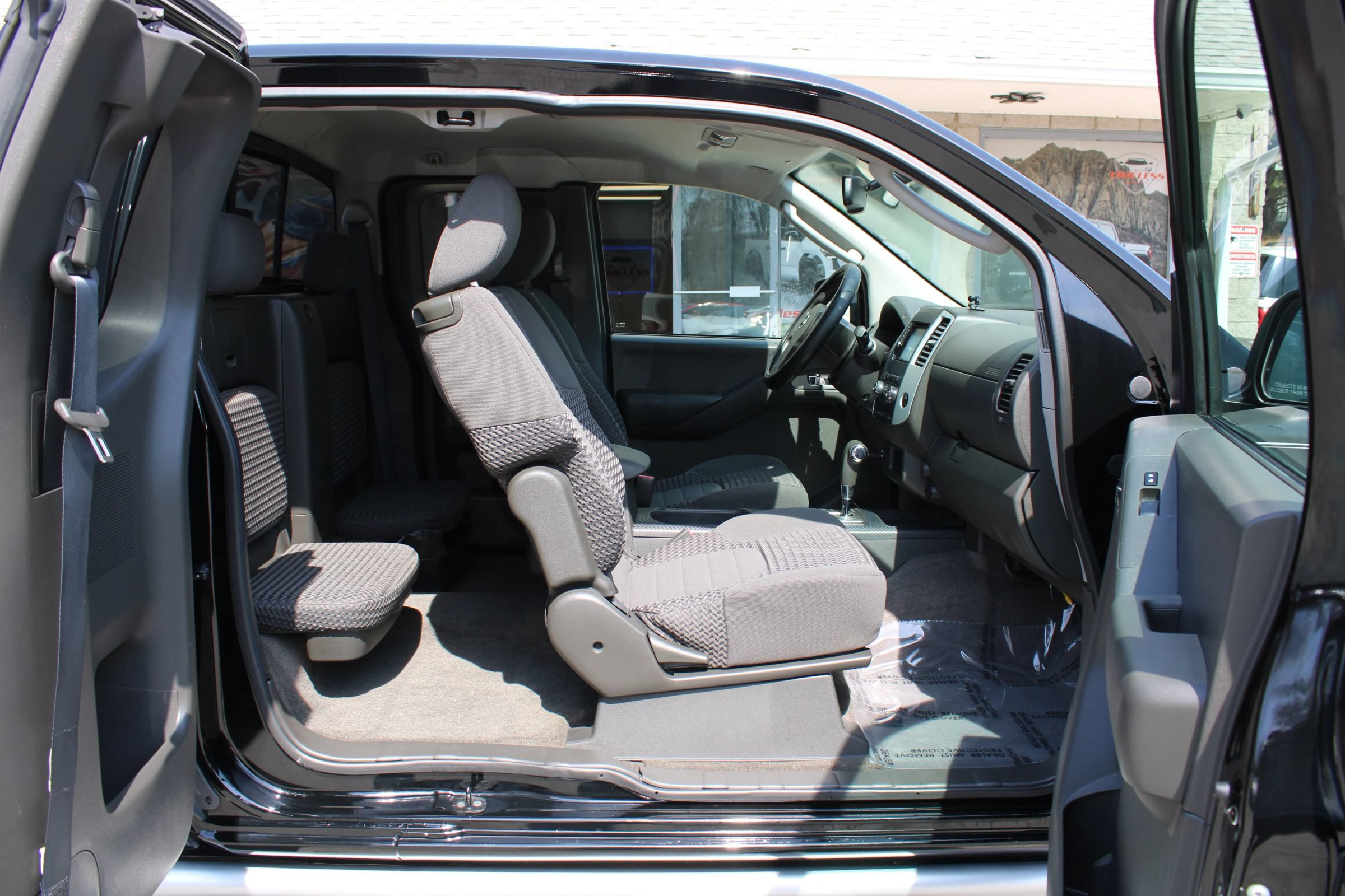 Used 2010 Nissan Frontier SE w/ SE Value Truck Pkg RWD image 15