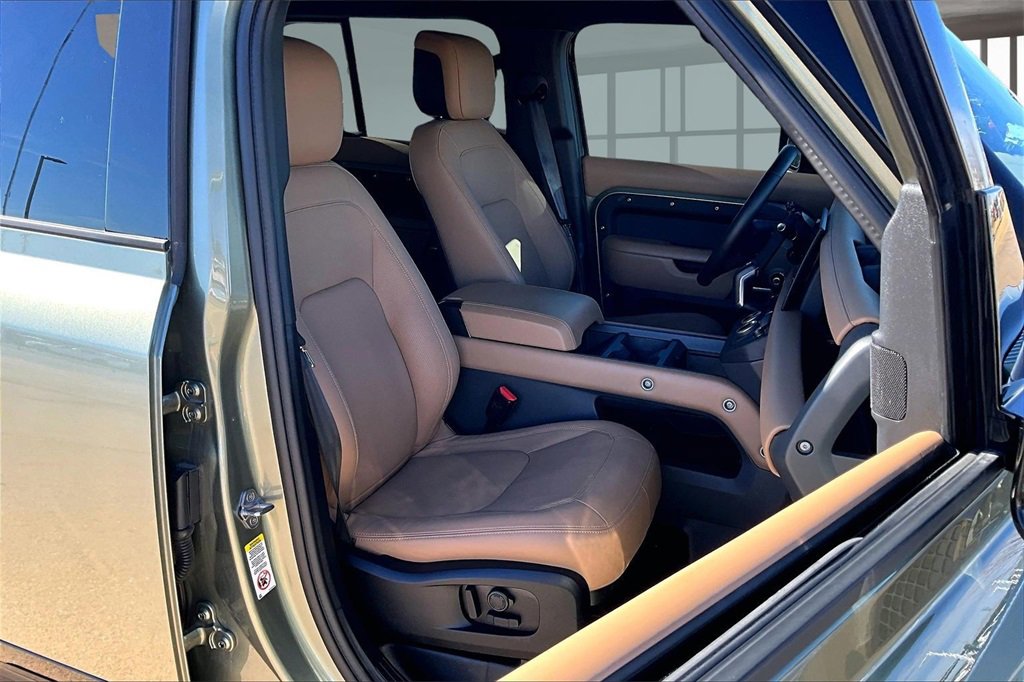 Certified 2025 Land Rover Defender 110 X-Dynamic SE image 7