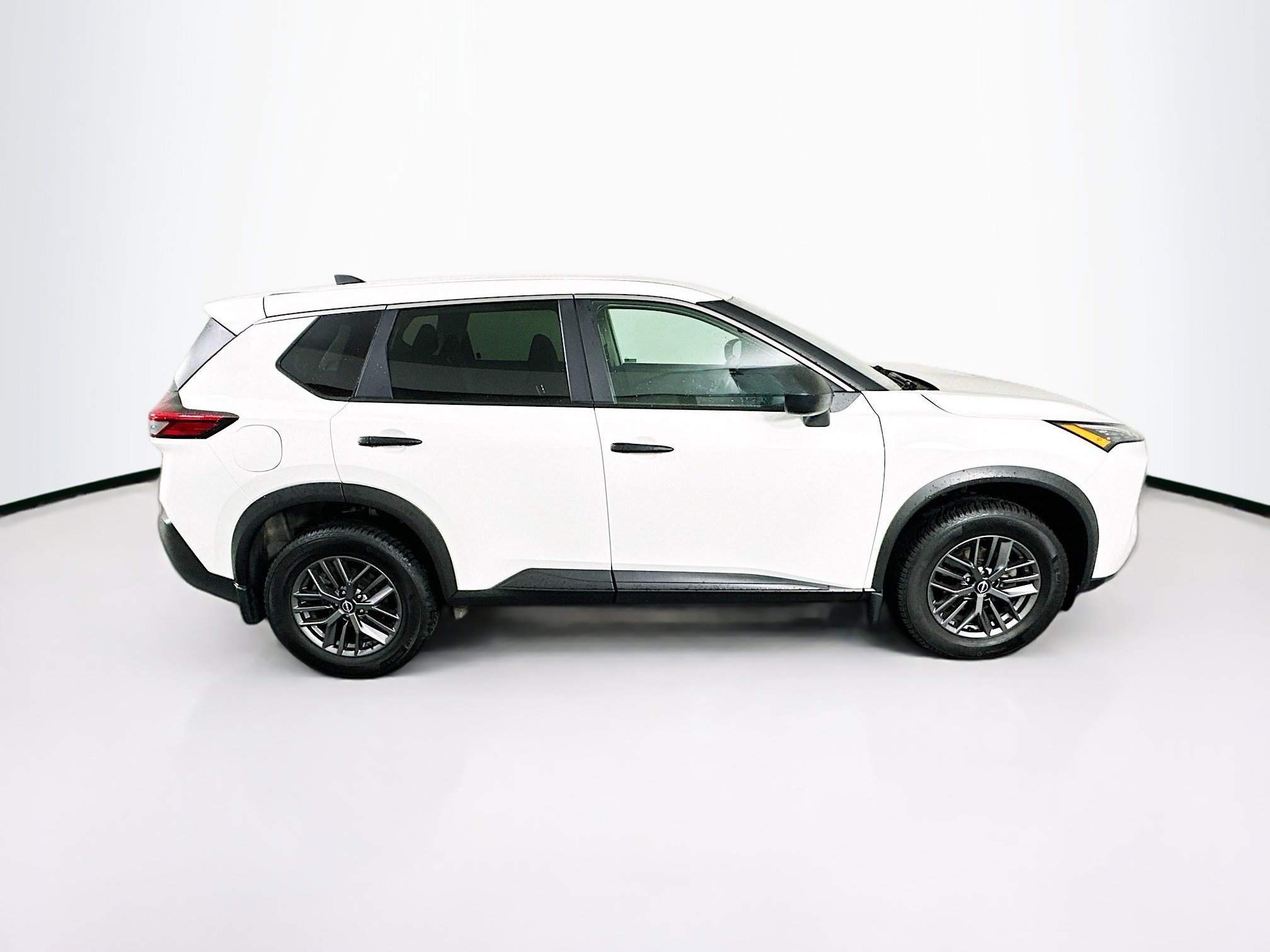 Used 2023 Nissan Rogue S AWD/4WD image 10