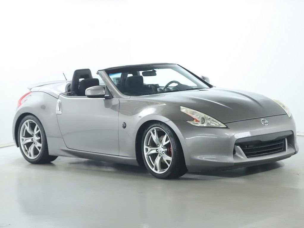Used 2010 Nissan 370Z Roadster RWD image 14