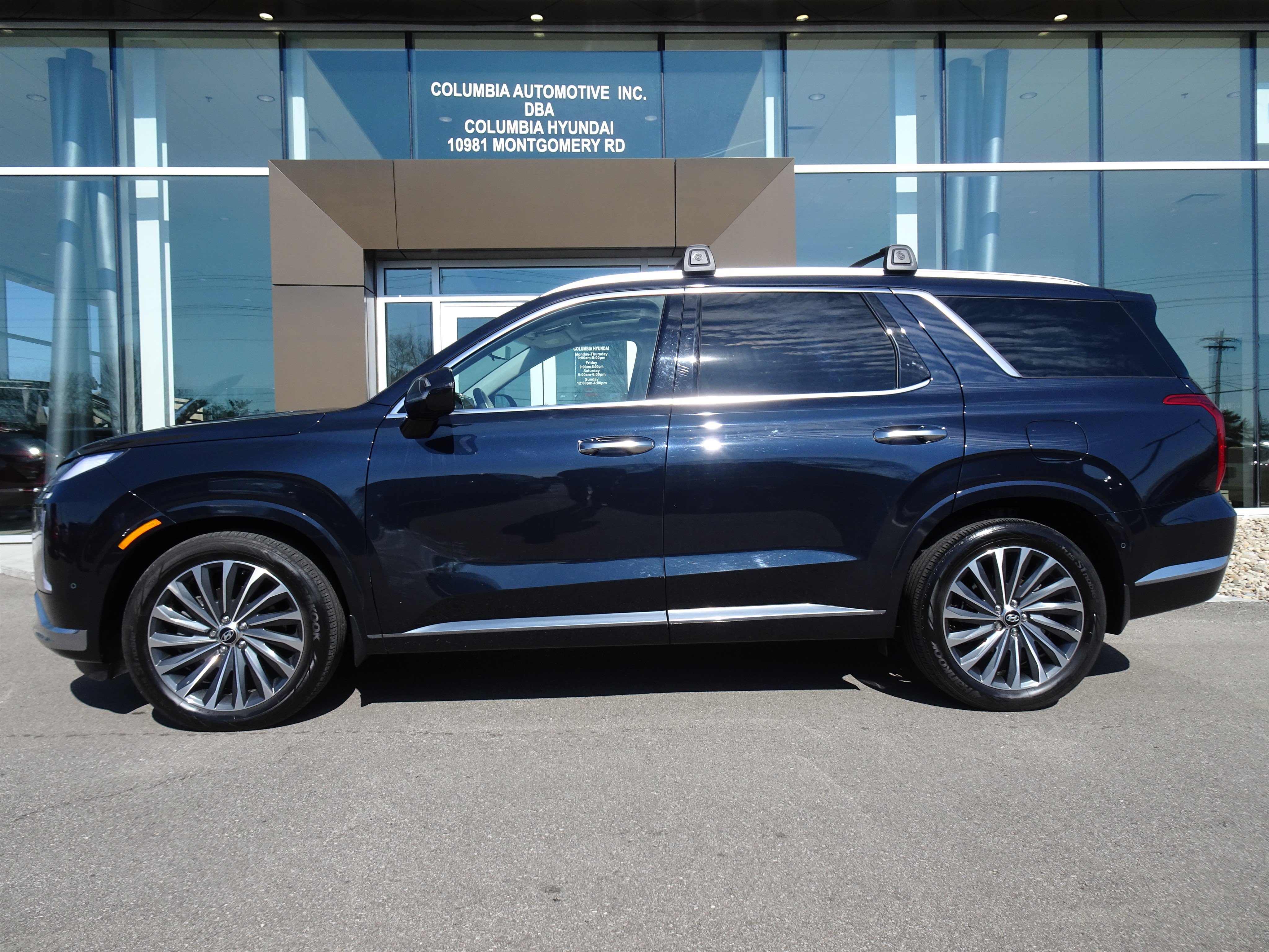 Used 2024 Hyundai Palisade Calligraphy AWD/4WD image 2