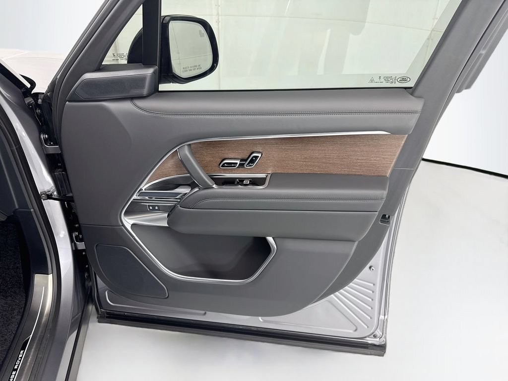 Certified 2025 Land Rover Range Rover SE AWD/4WD image 24