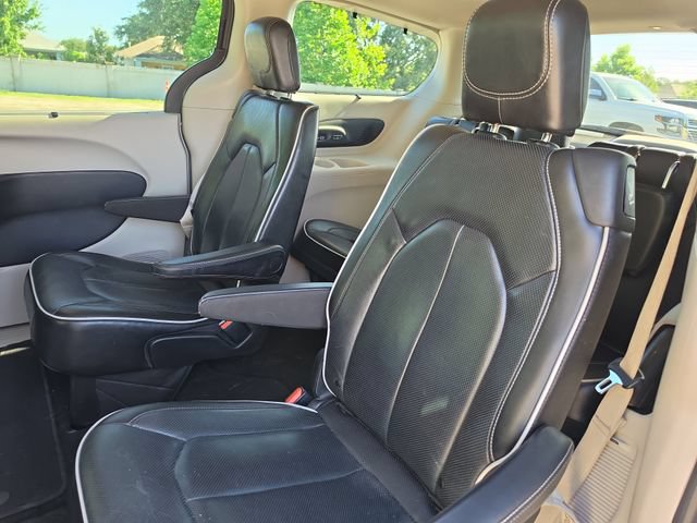 Used 2021 Chrysler Pacifica Limited AWD/4WD image 12