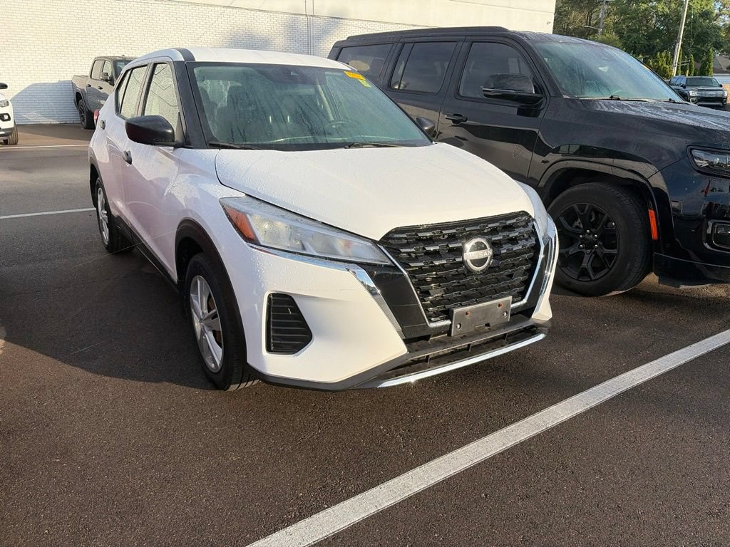 Used 2023 Nissan Kicks S FWD image 3