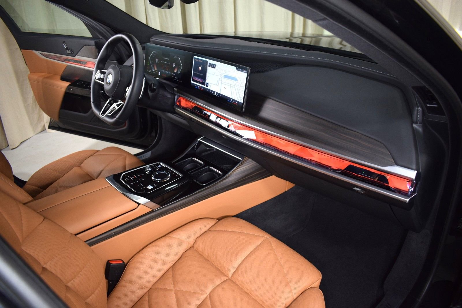 Used 2025 BMW 740i xDrive AWD/4WD image 25