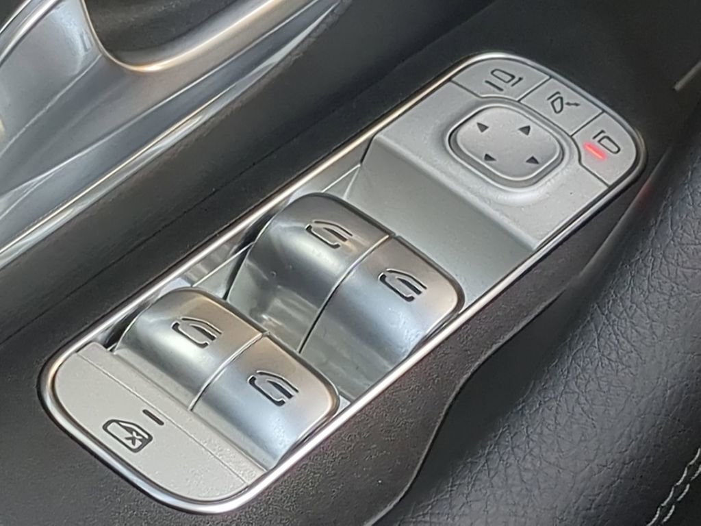 Certified 2025 Mercedes-Benz GLE 450e 4MATIC image 11