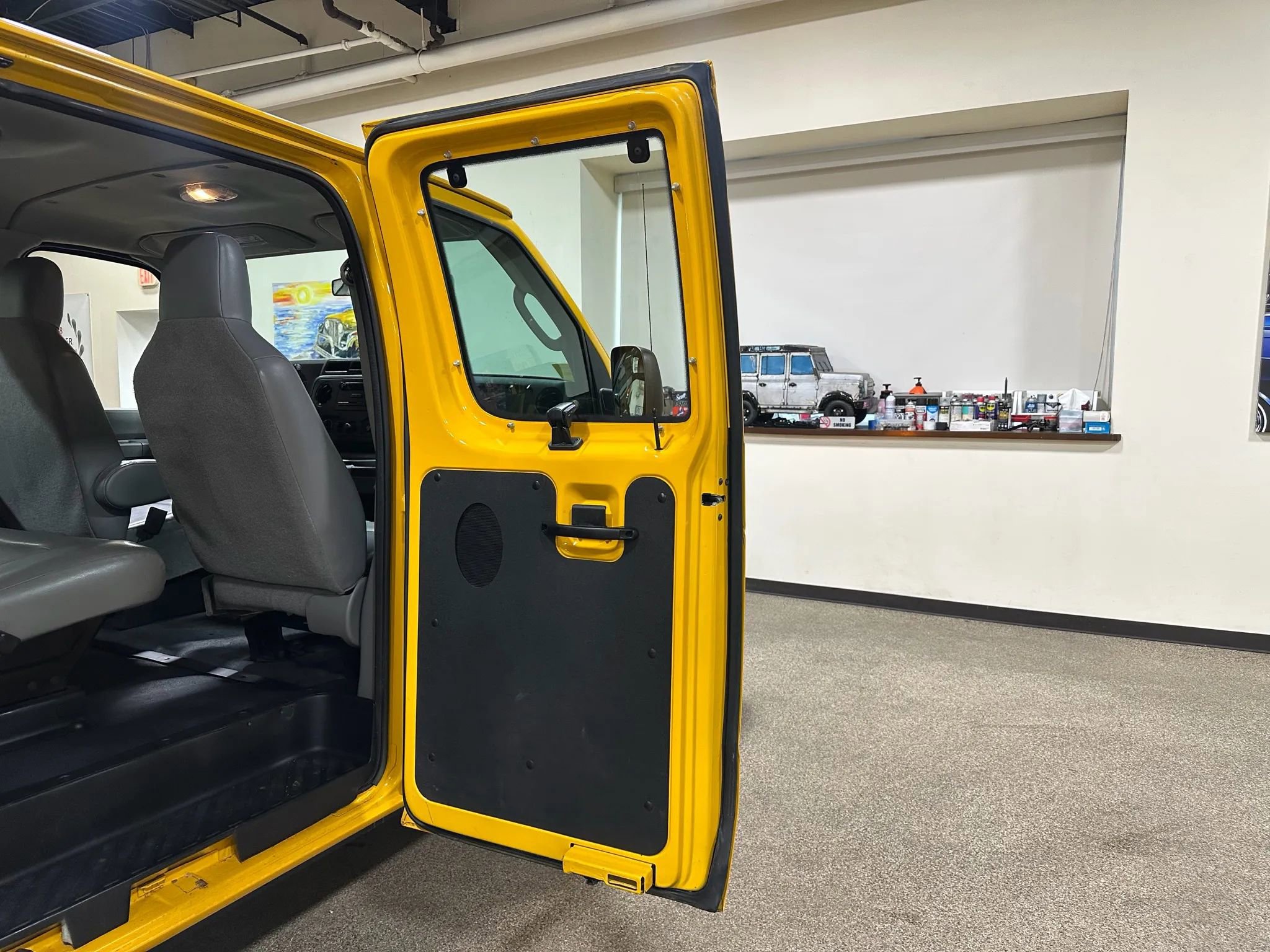 Used 2011 Ford E-150 and Econoline 150 Wagon RWD image 18