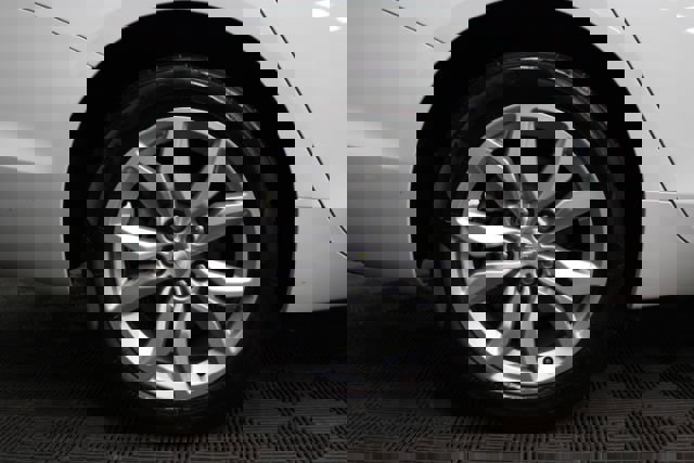 Used 2017 Chevrolet Impala LT image 6