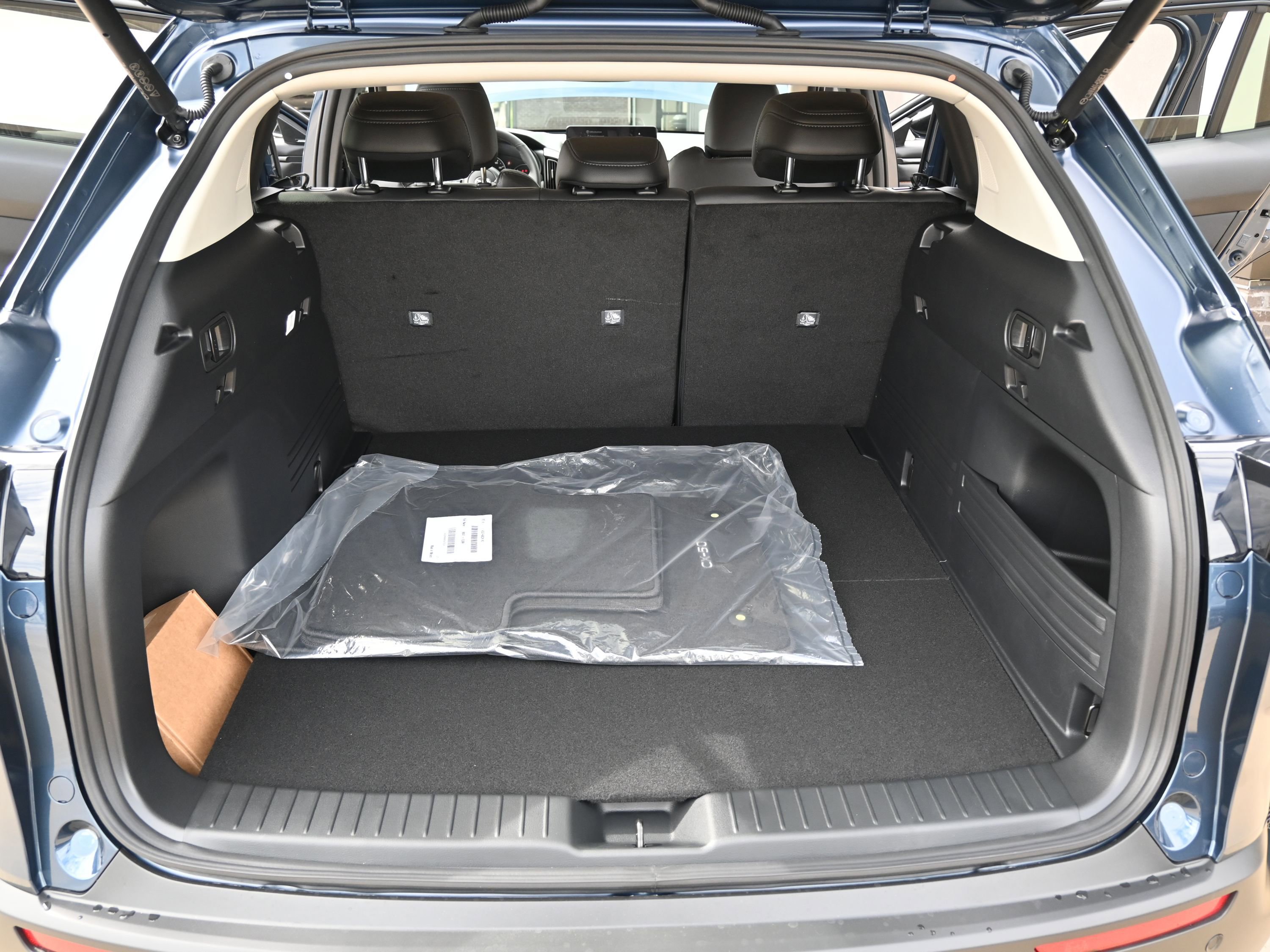 New 2026 MAZDA CX-50 AWD 2.5 Hybrid w/ Premium Pkg image 16