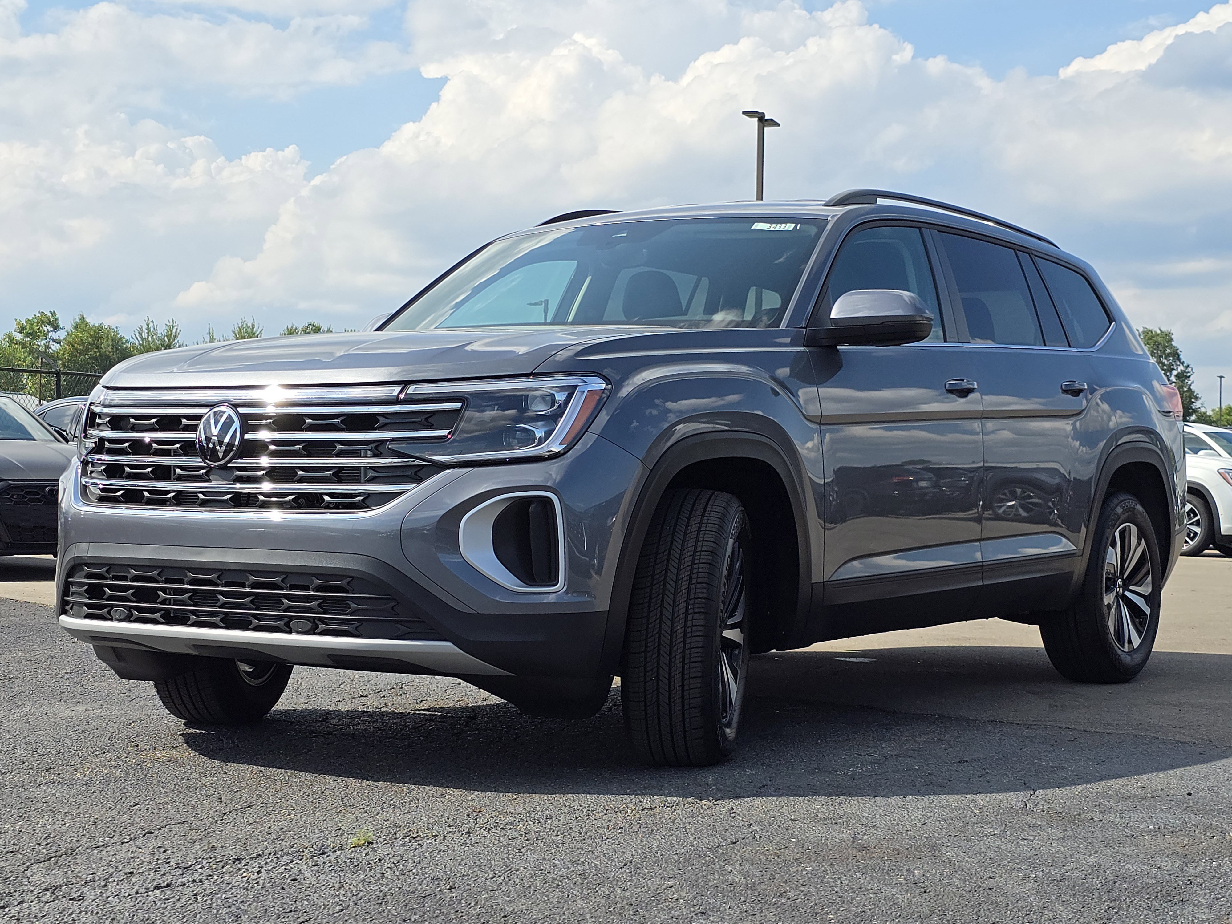 New 2025 Volkswagen Atlas SE image 3