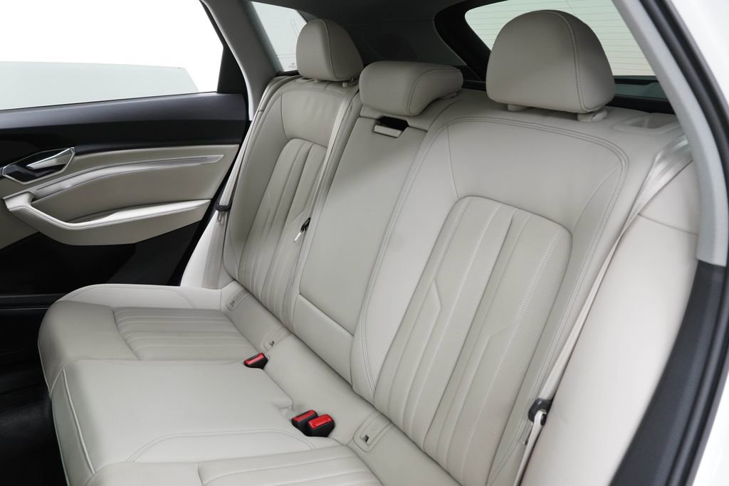 Used 2024 Audi Q8 e-tron Premium Plus w/ Premium Plus Package AWD/4WD image 17