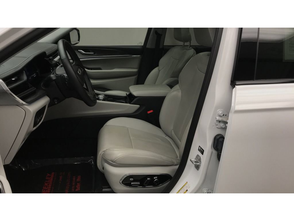 Used 2023 Jeep Grand Cherokee Overland w/ Adv Protech Group III image 5