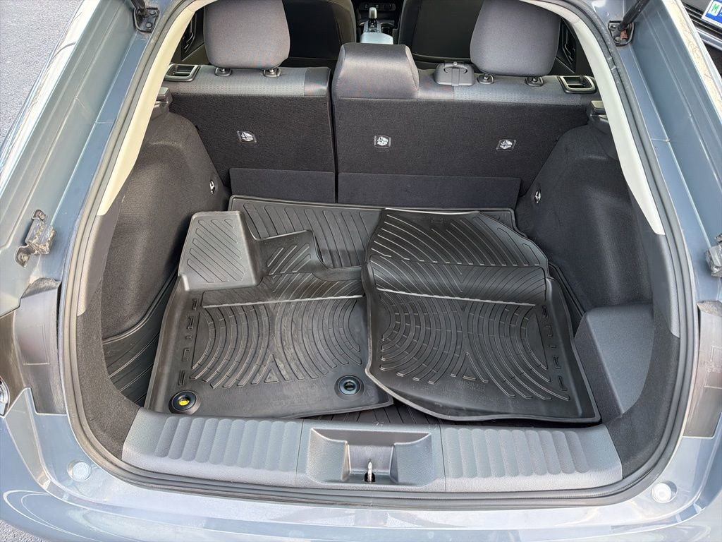 Used 2024 Toyota Prius LE AWD/4WD image 8