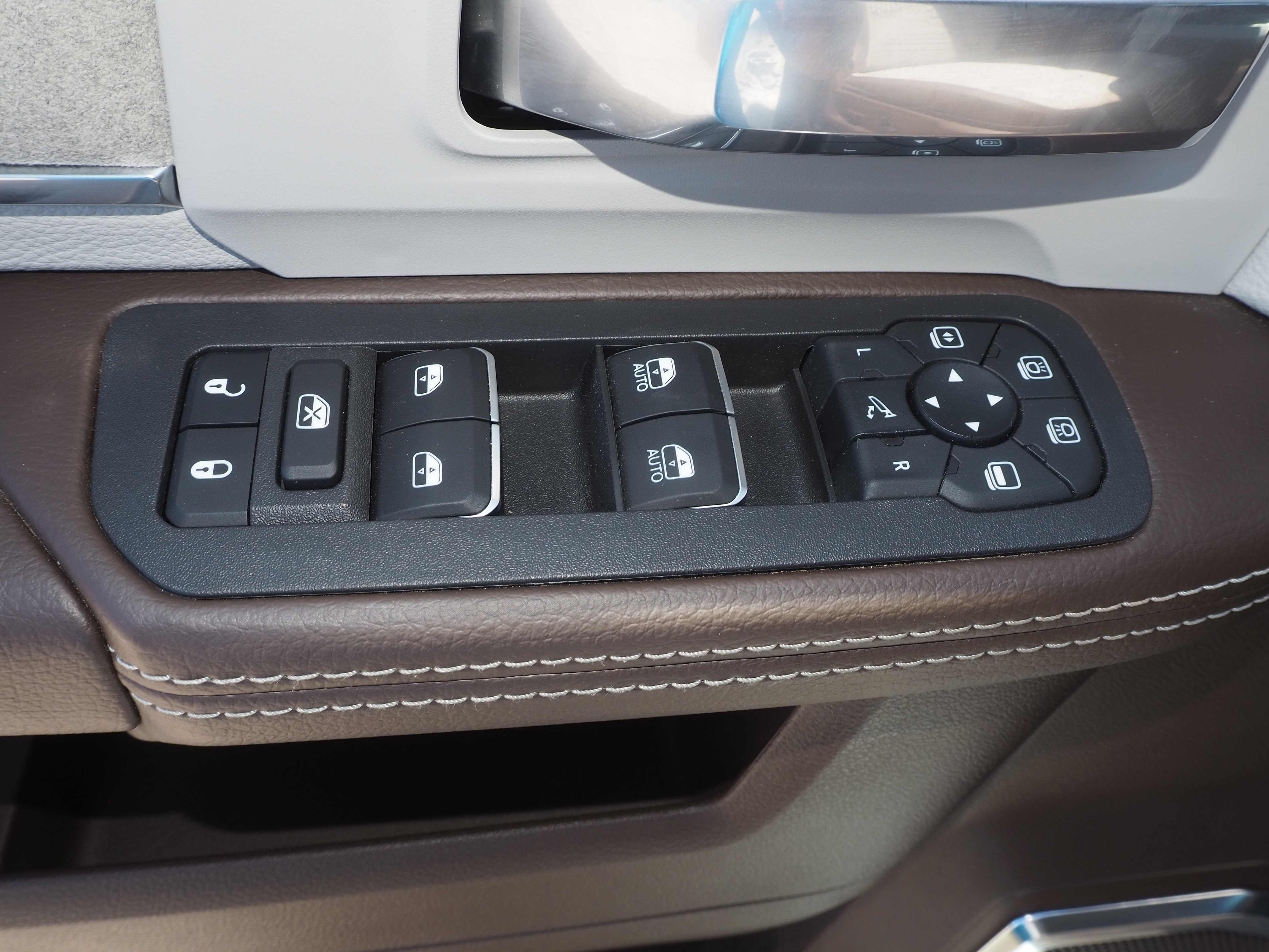 New 2025 RAM 3500 Laramie image 23