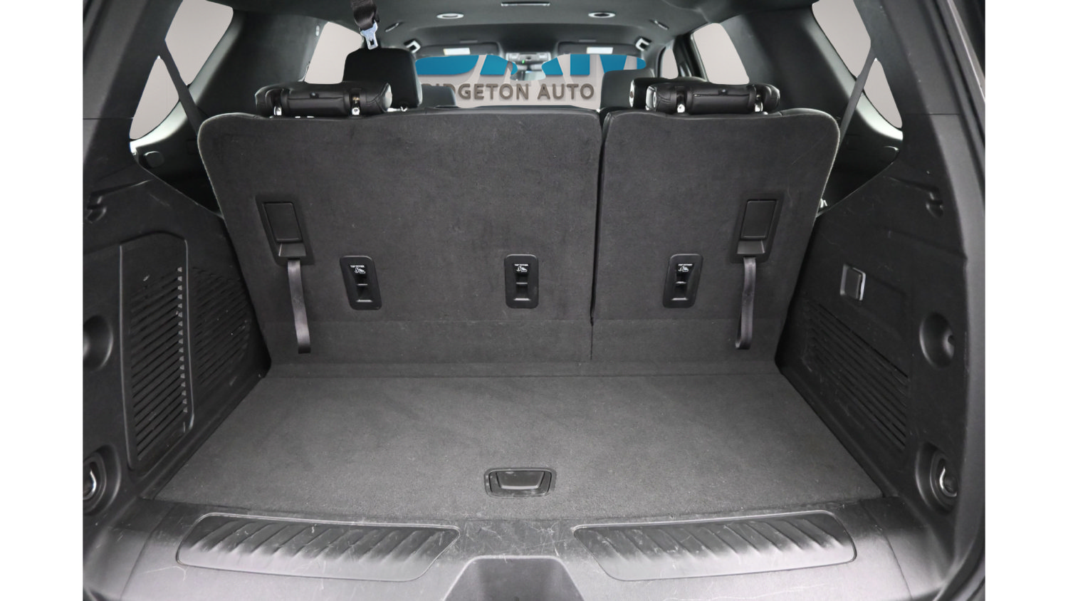 Used 2025 Chevrolet Tahoe LT AWD/4WD image 27