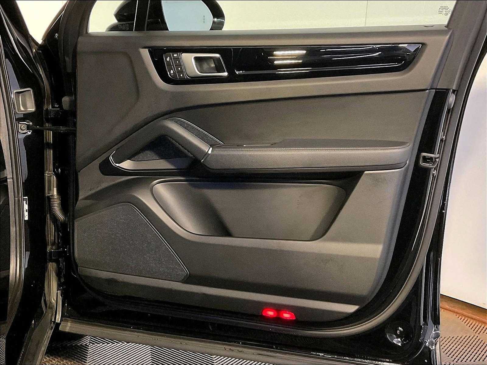 Certified 2023 Porsche Cayenne AWD/4WD image 26