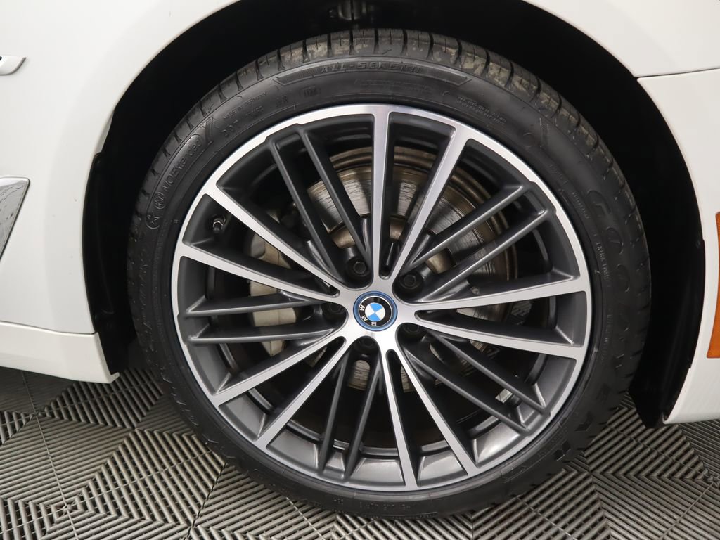 Certified 2023 BMW 530e w/ Premium Package image 34
