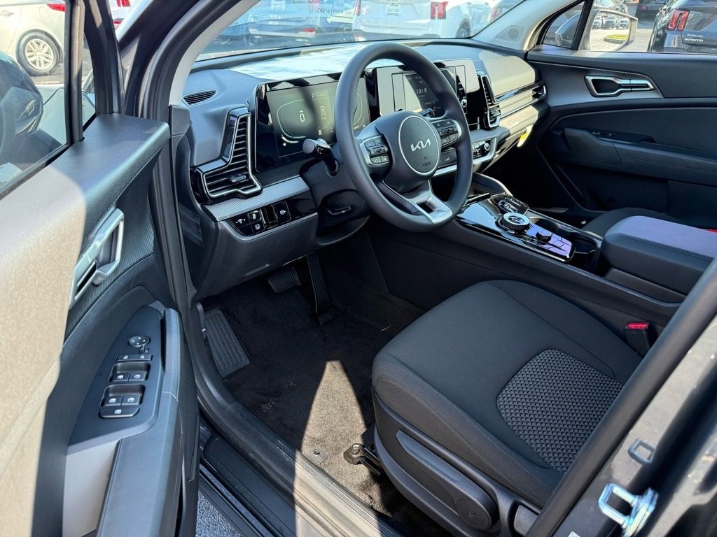 New 2025 Kia Sportage LX image 9