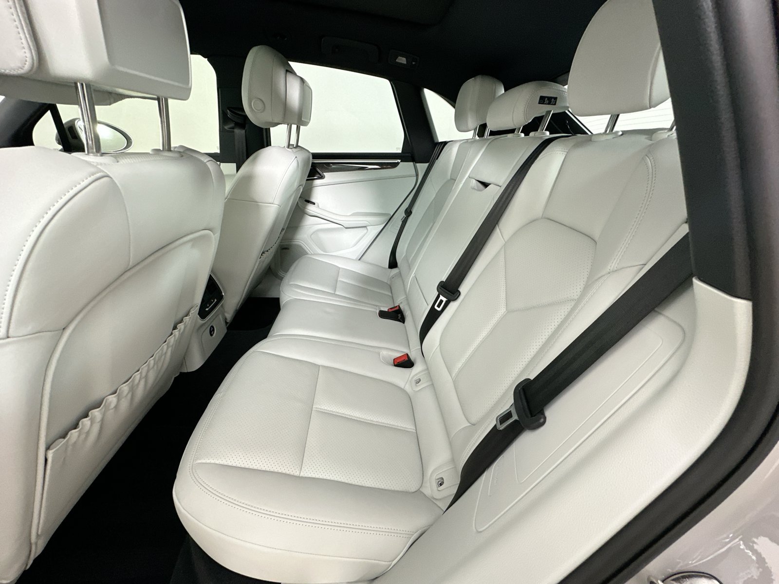 Used 2022 Porsche Macan GTS AWD/4WD image 39