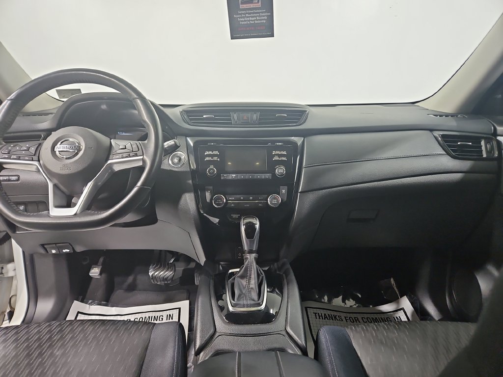 Used 2017 Nissan Rogue SV AWD/4WD image 18