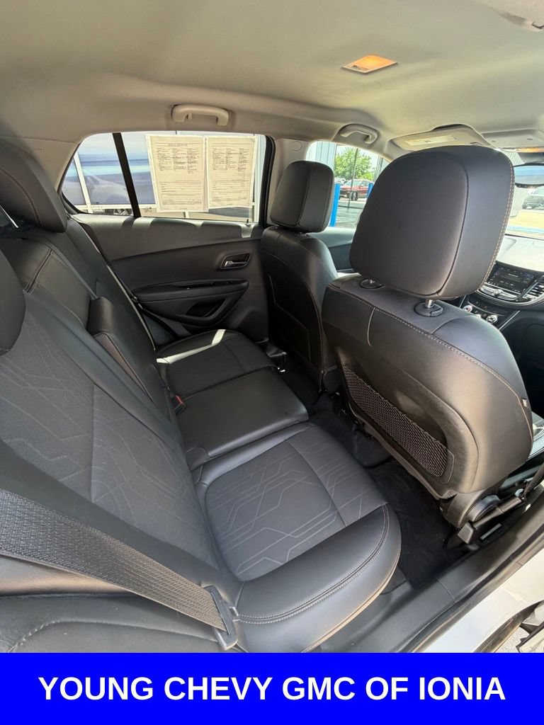 Used 2019 Chevrolet Trax LT w/ LT Convenience Package FWD image 12