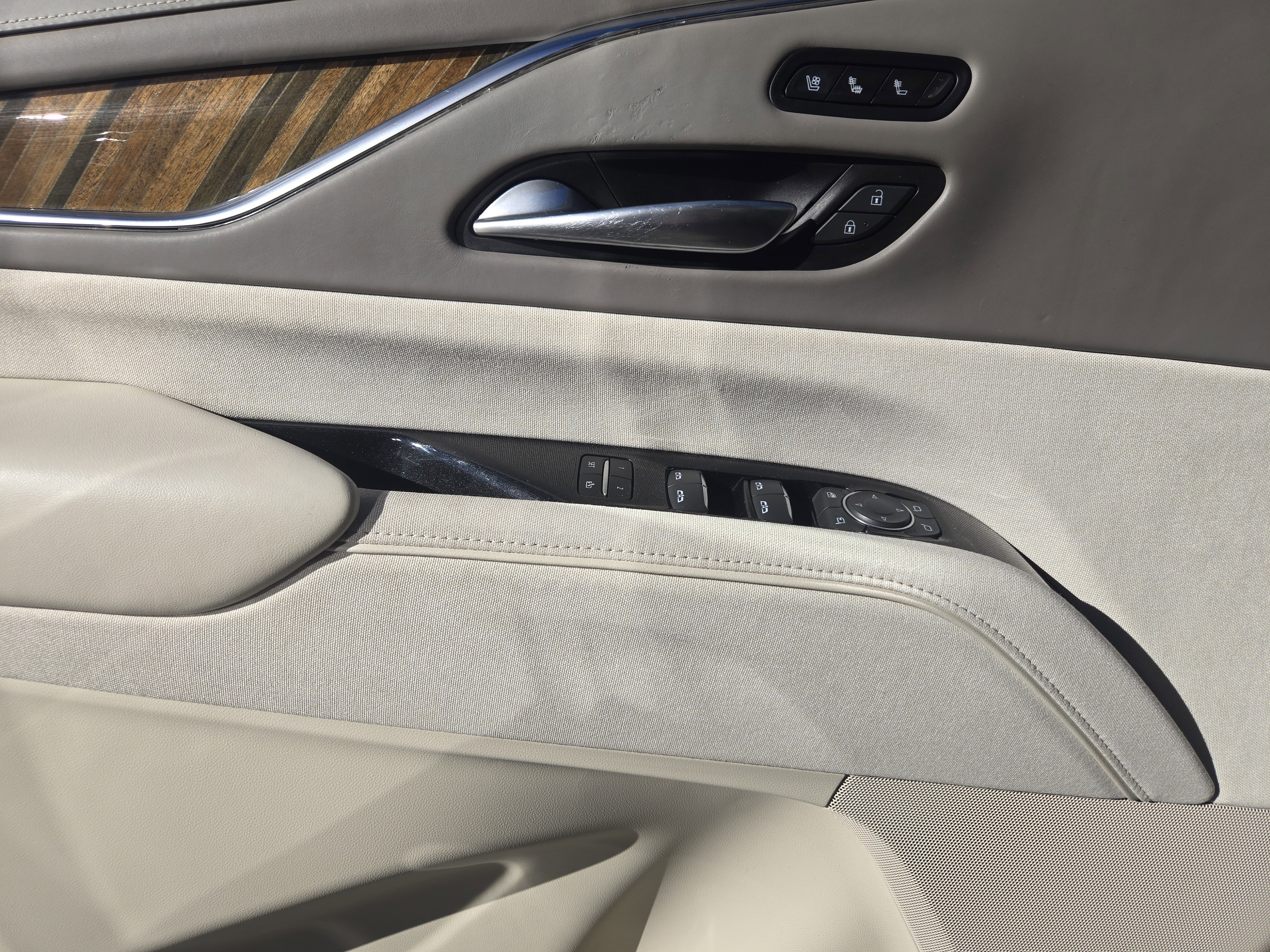 Used 2022 Cadillac Escalade Sport Platinum w/ Heavy-Duty Trailer Package image 26