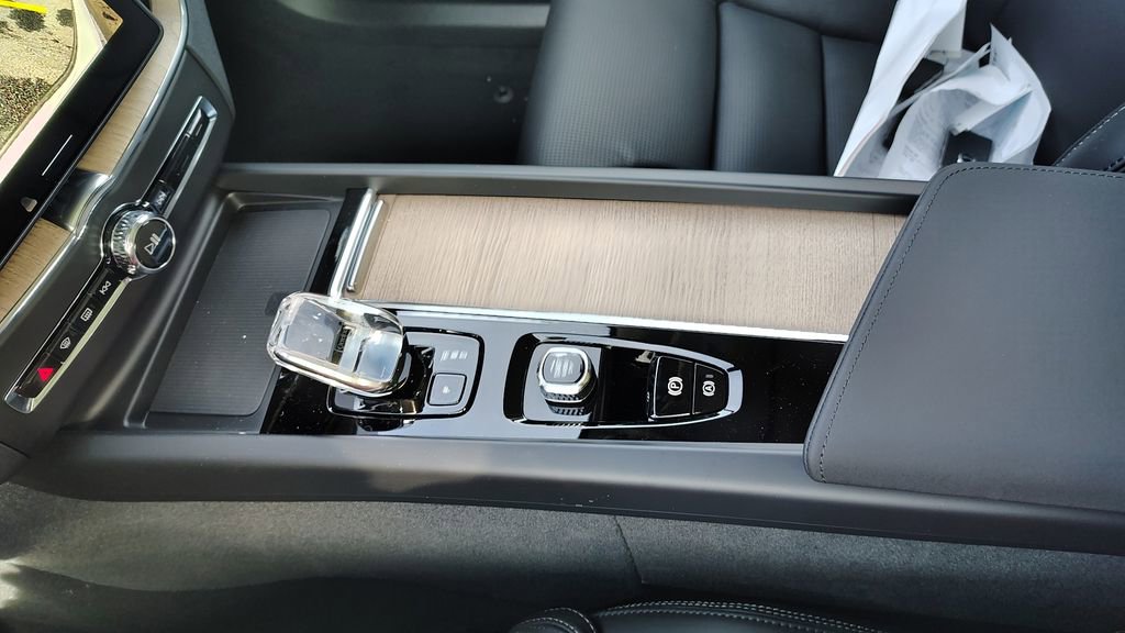 New 2026 Volvo XC60 B5 Ultra w/ Protection Package Premier image 22