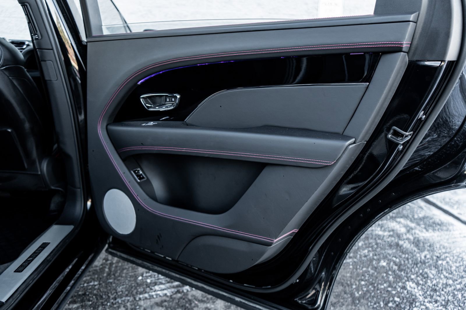 Used 2023 Bentley Bentayga Extended Wheelbase image 33